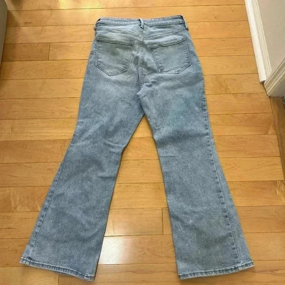 Old Navy Higher High Rise Flare Secret Smooth Pocket Womens Jean Size 6 - Picture 2 of 7